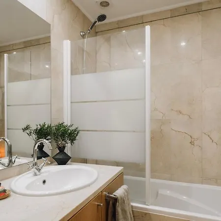 Daire Anla - 2 Bedrooms And Parking In Arroios Lisboa