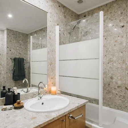 Anla - 2 Bedrooms And Parking In Arroios *